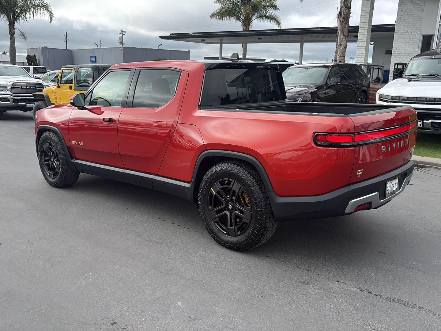2023 RIVIAN R1T Adventure