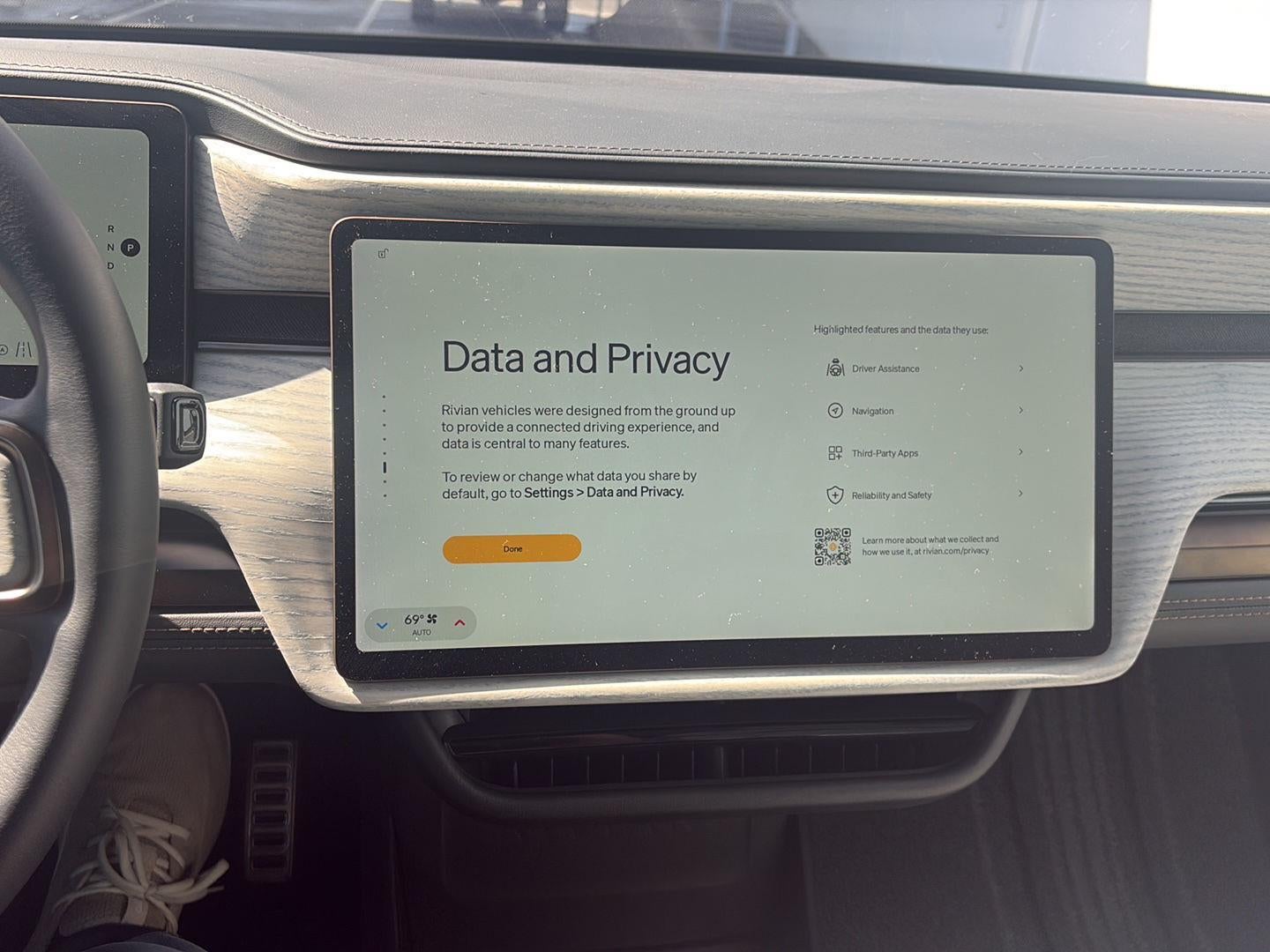 2025 RIVIAN R1S Premium