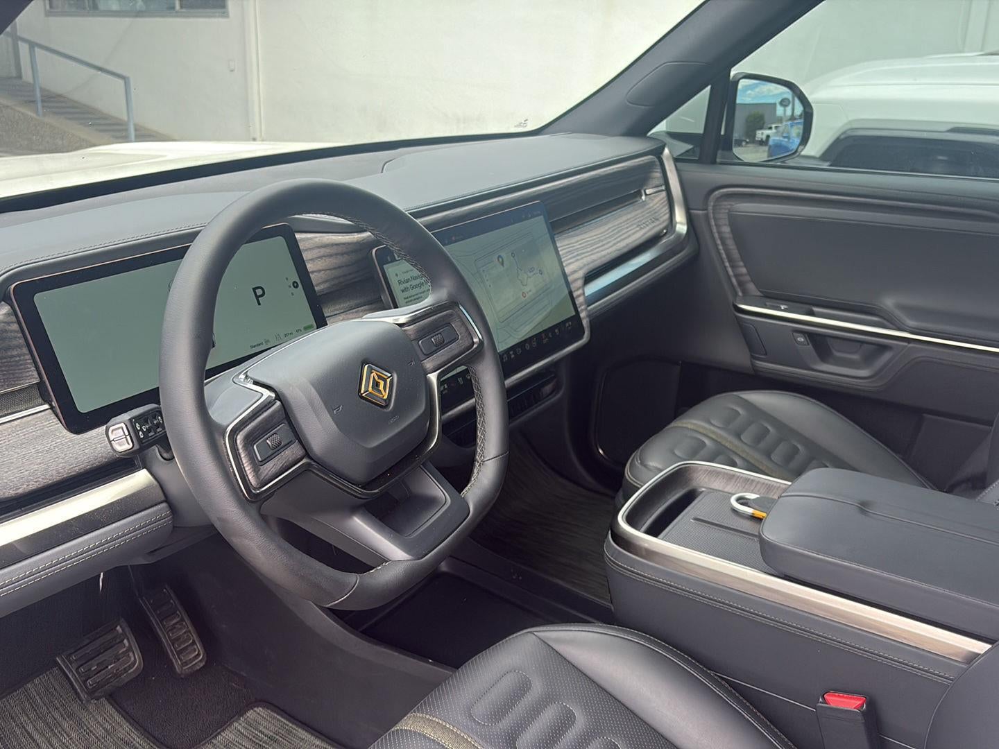 2026 RIVIAN R1S Base