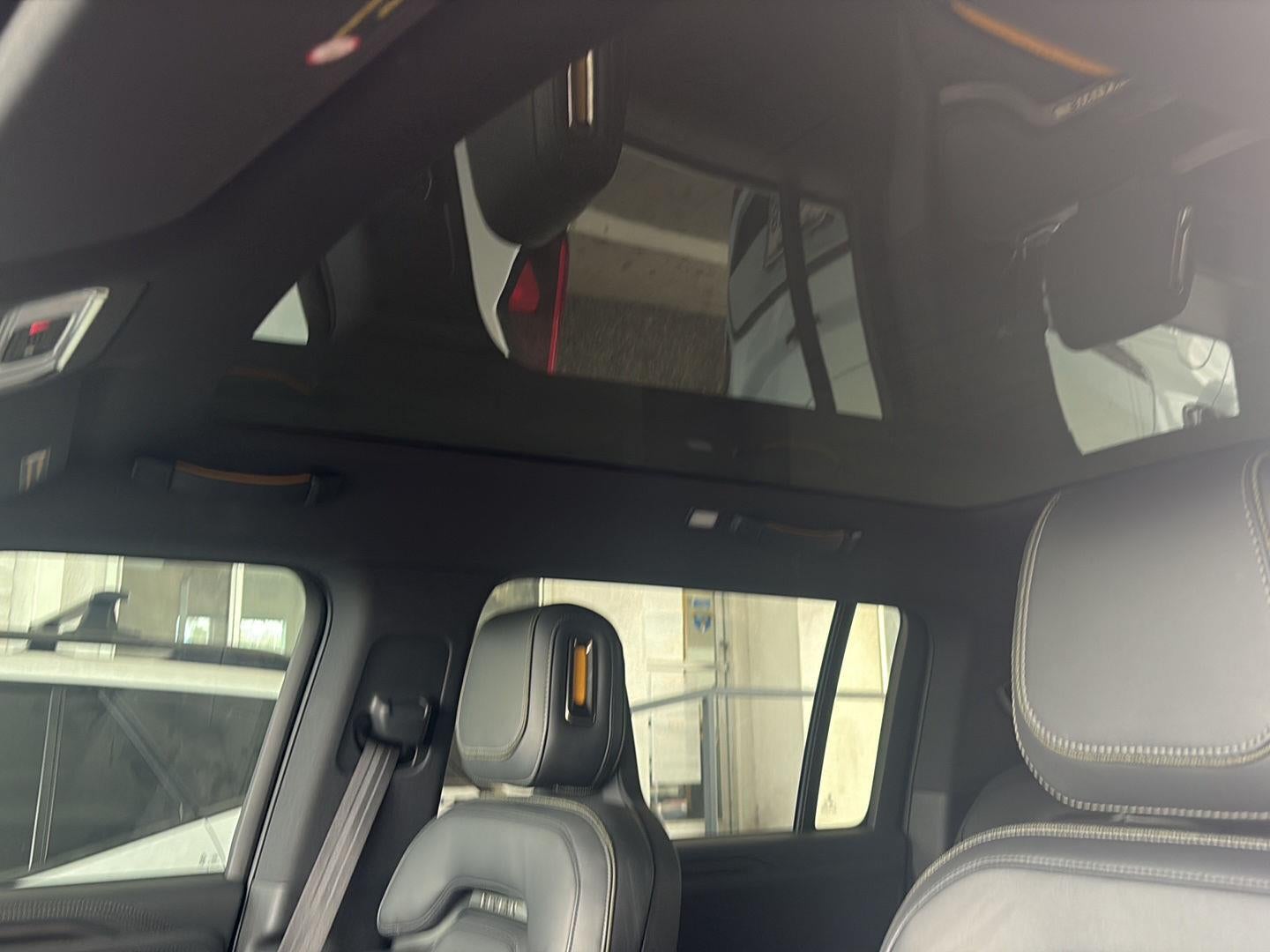 2026 RIVIAN R1S Base