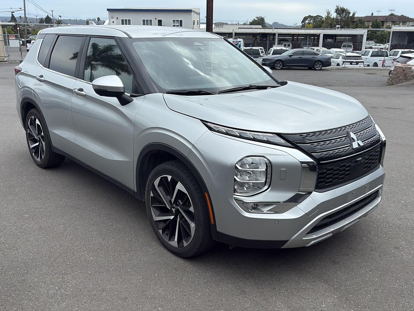 2024 Mitsubishi Outlander SE