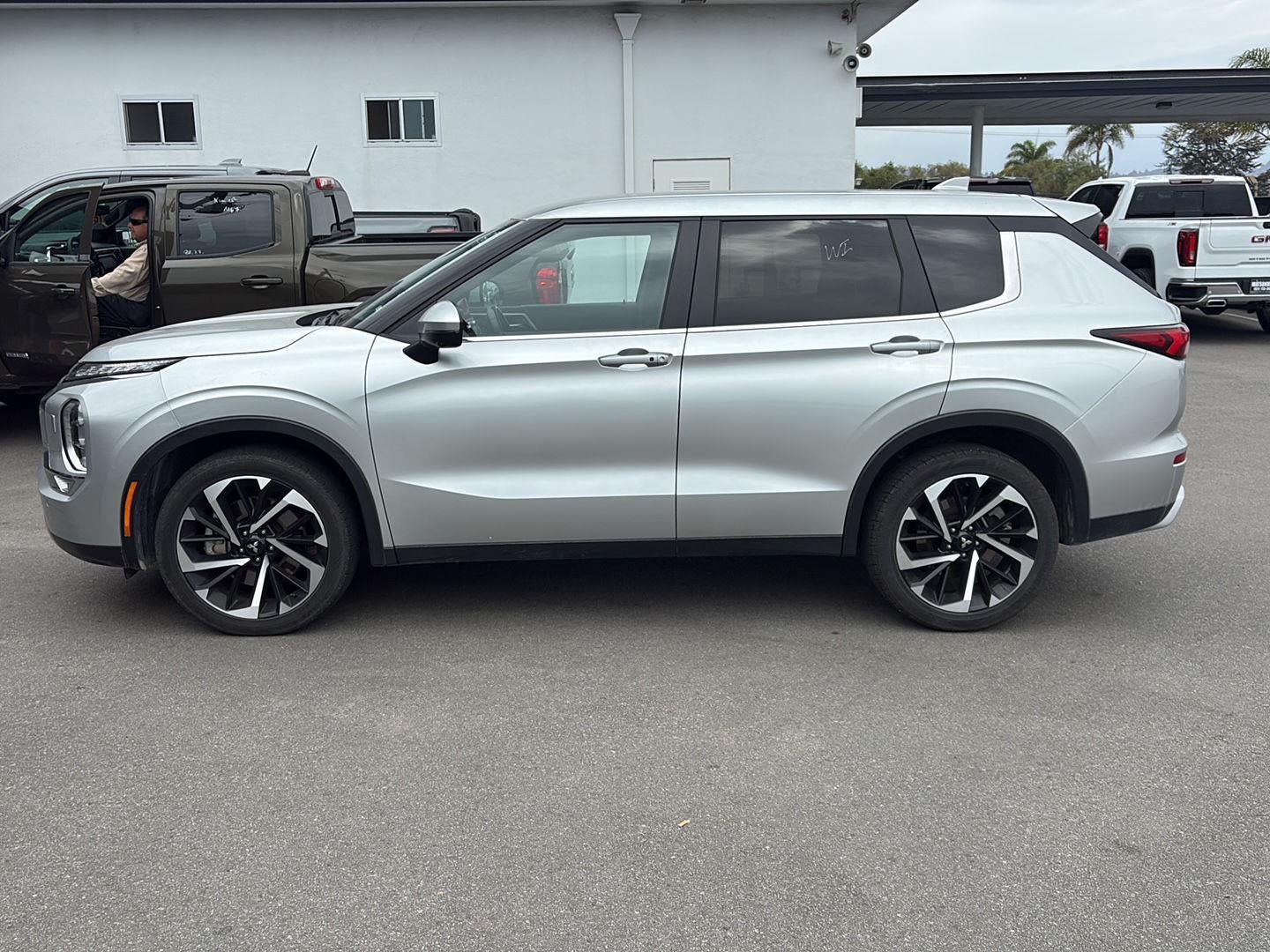 2024 Mitsubishi Outlander SE