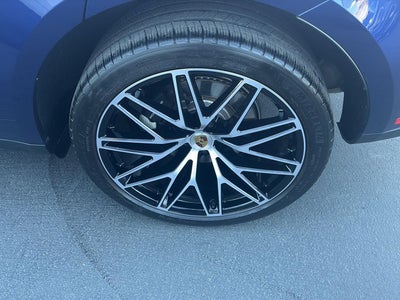 2022 Porsche Macan Base