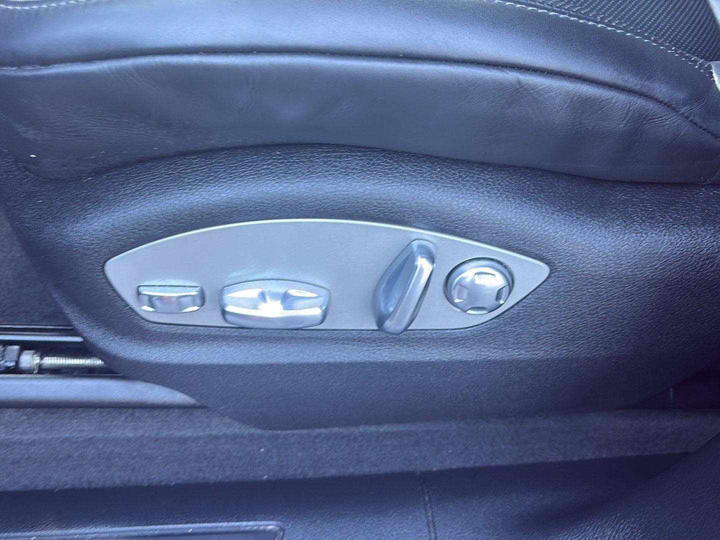 2022 Porsche Macan Base