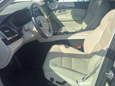 2017 Volvo XC90 T6 Momentum
