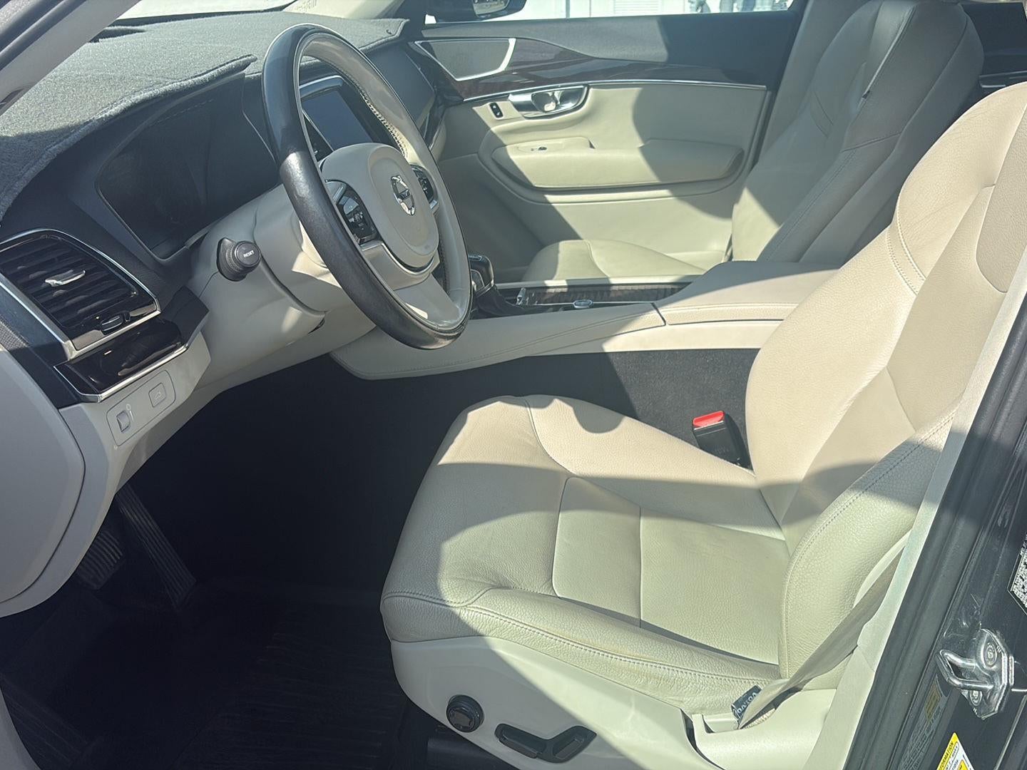 2017 Volvo XC90 T6 Momentum