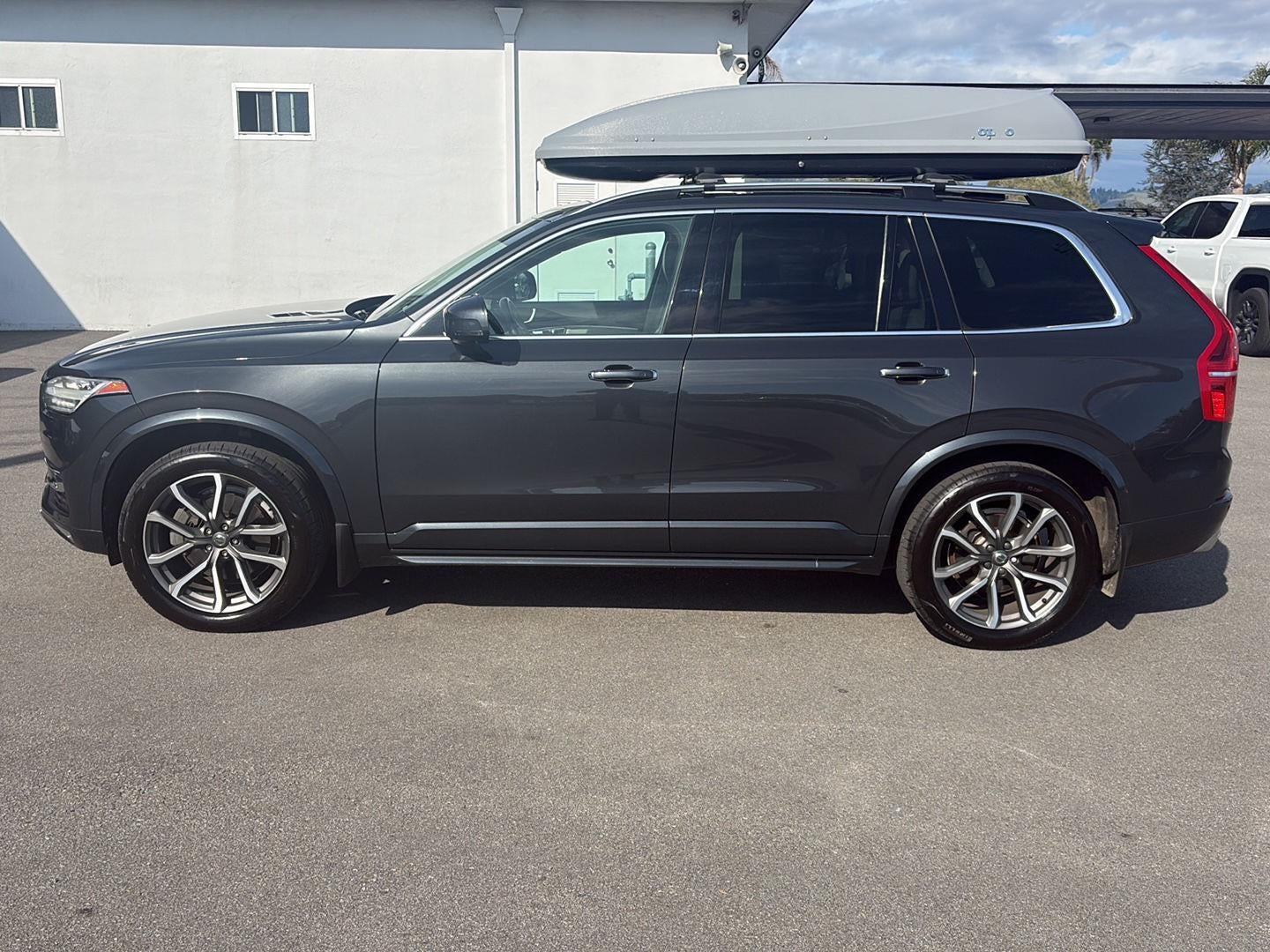 2017 Volvo XC90 T6 Momentum