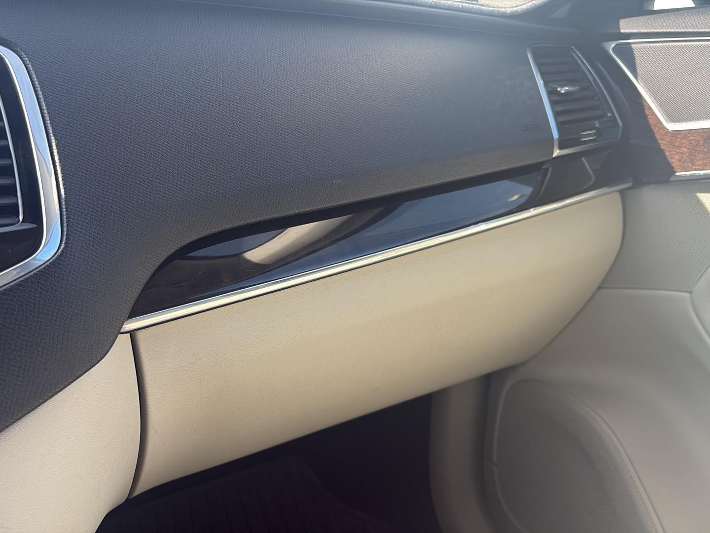 2017 Volvo XC90 T6 Momentum