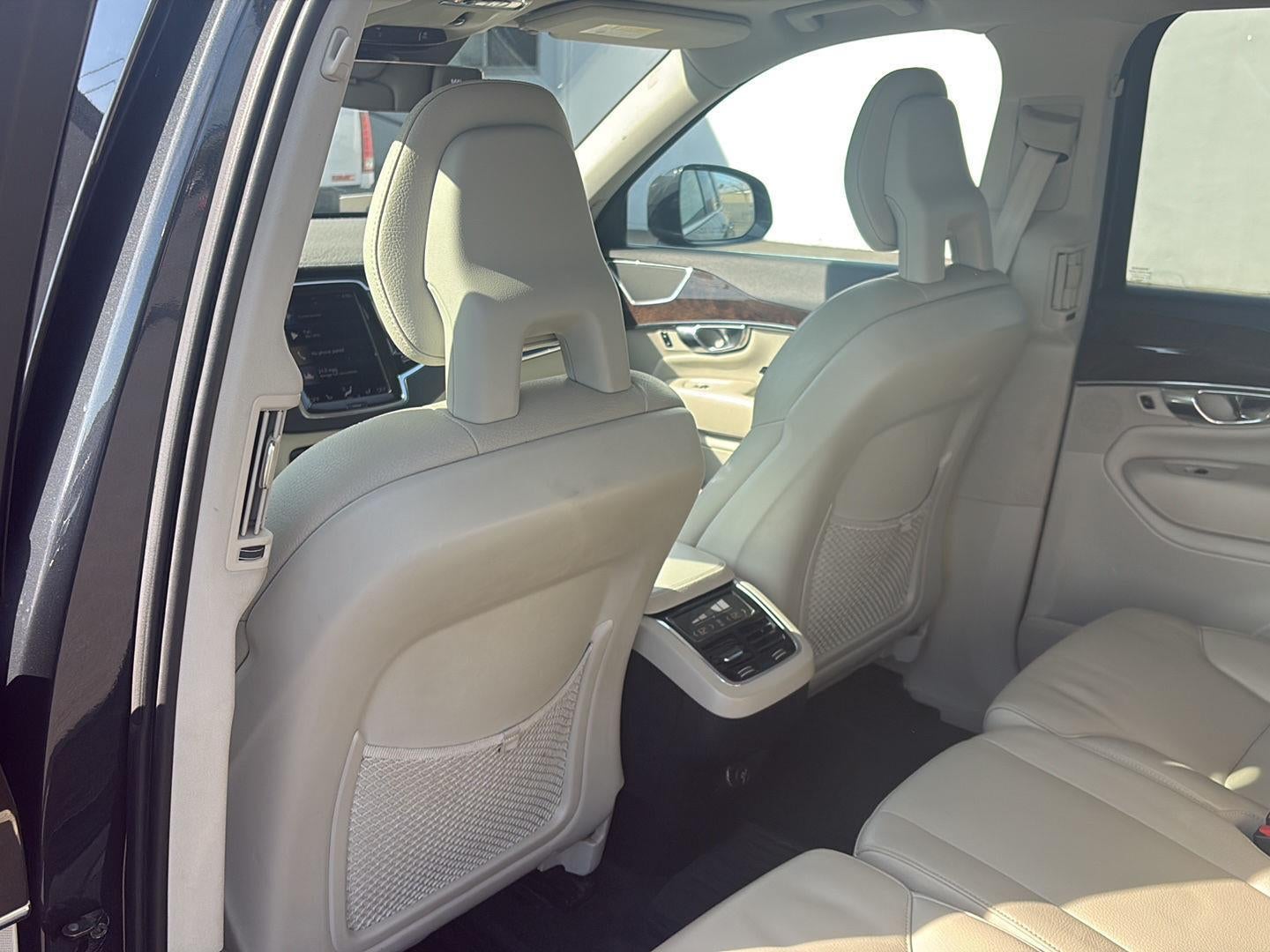 2017 Volvo XC90 T6 Momentum