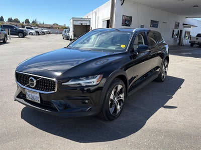 2023 Volvo V60 Cross Country Plus