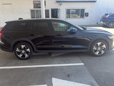 2023 Volvo V60 Cross Country Plus
