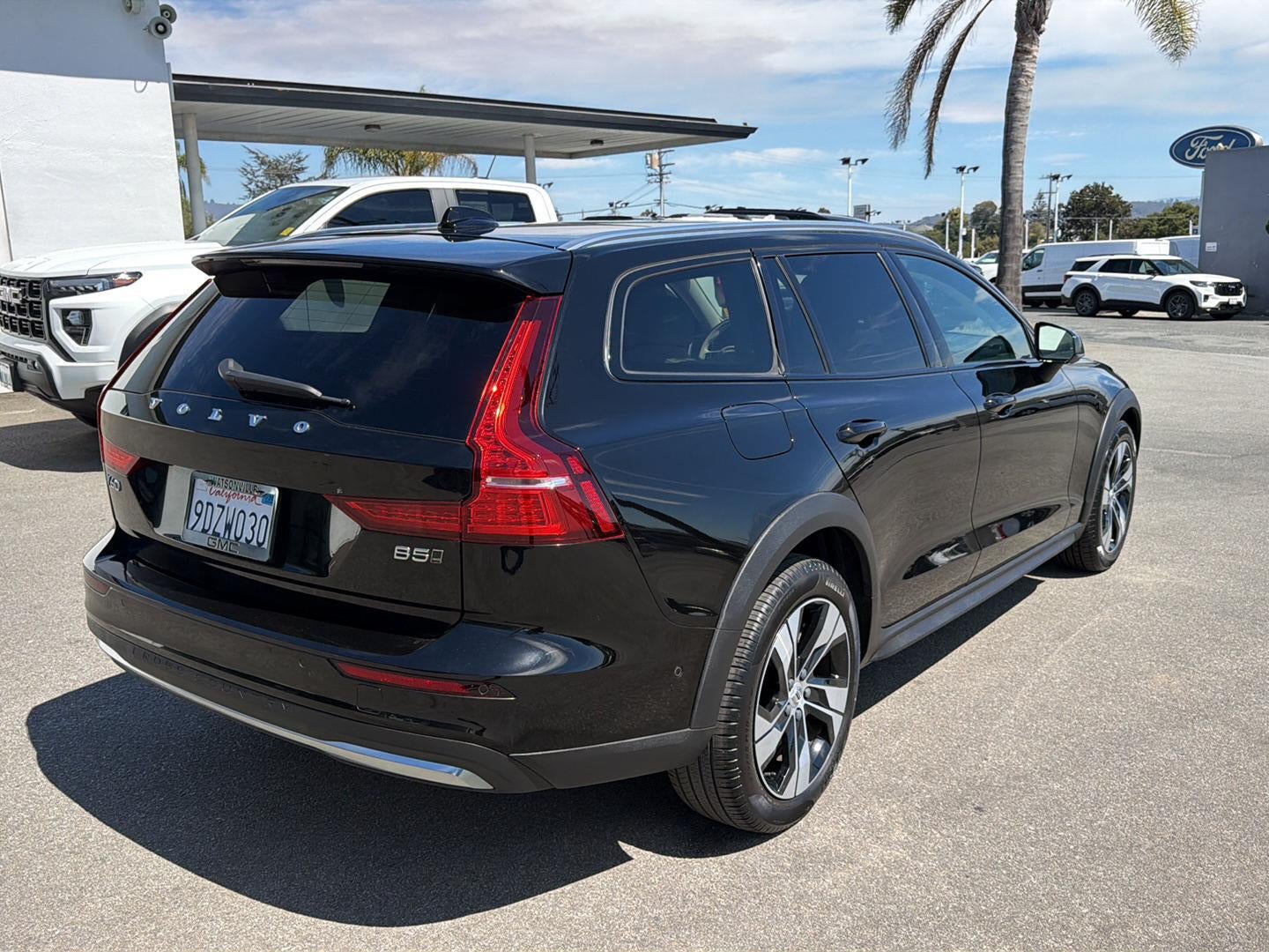 2023 Volvo V60 Cross Country Plus